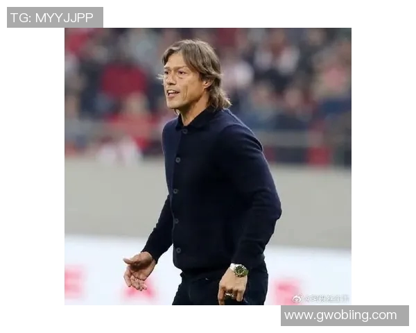 塞维利亚主帅因不满裁判判罚大打出手施压恶言闹乌龙